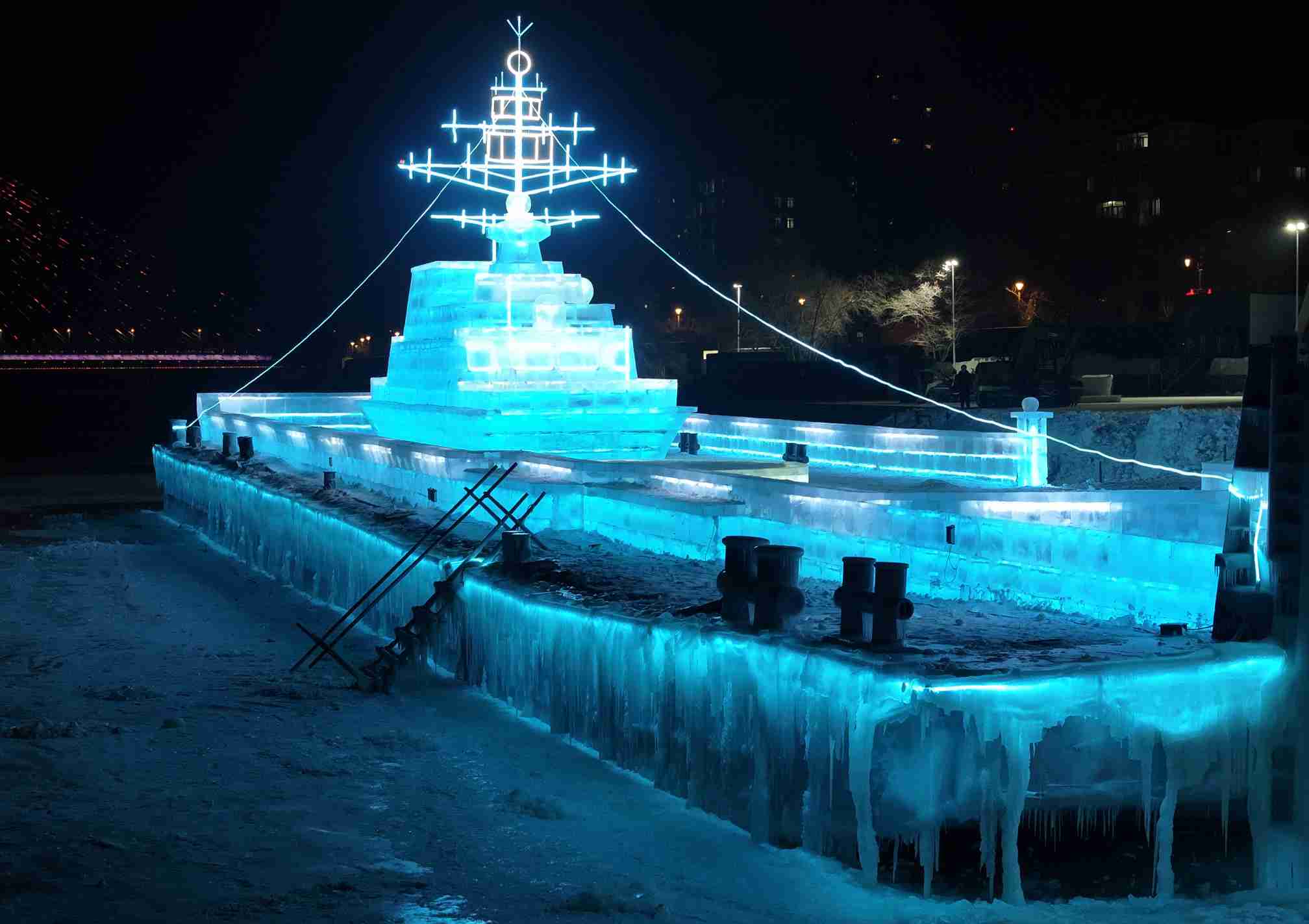 冰雪乐园连绵千米 严冬松花江成欢乐海洋