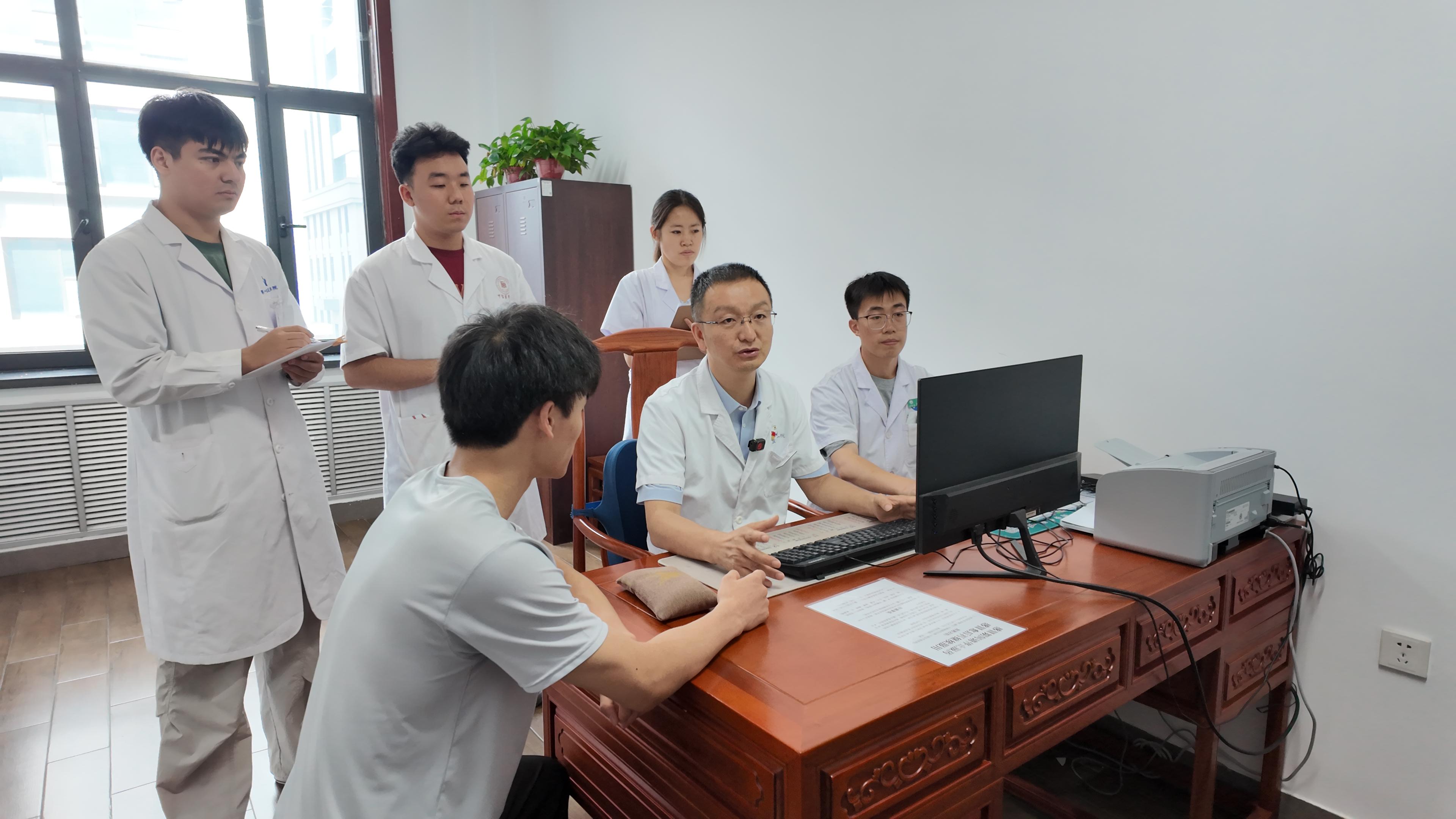 中国医师节 龙江医者的仁心与担当