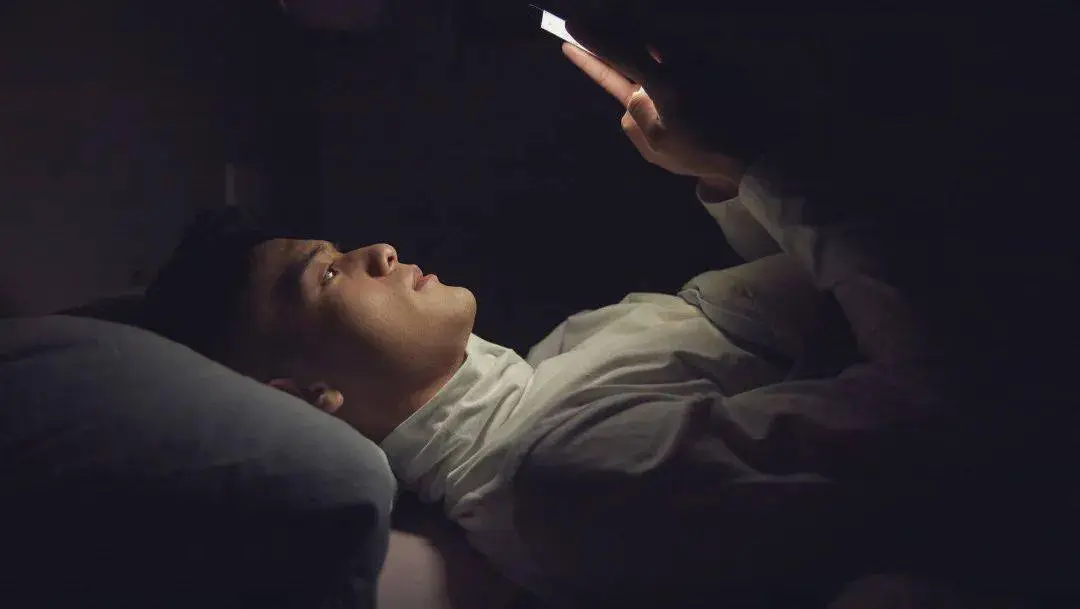 研究揭示： 强行戒断手机，就像戒烟和戒毒