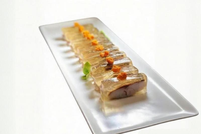 柴火灶熬出鱼冻鲜滋味