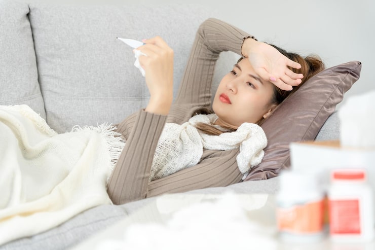 单月新增近 8万例新冠为何总在夏天抬头?
